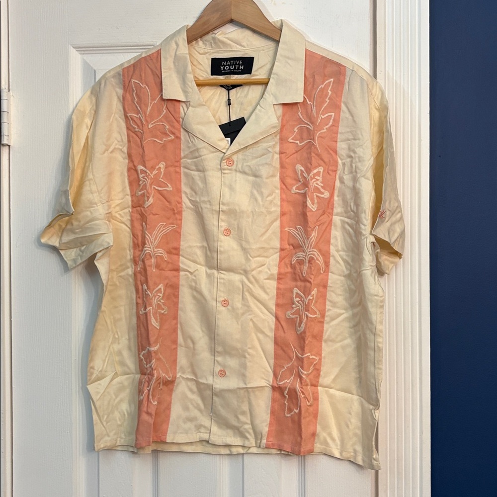 Native Youth - Floral Boxy Camp Shirt in Peach - size Large - NWT - Picture 4 of 5